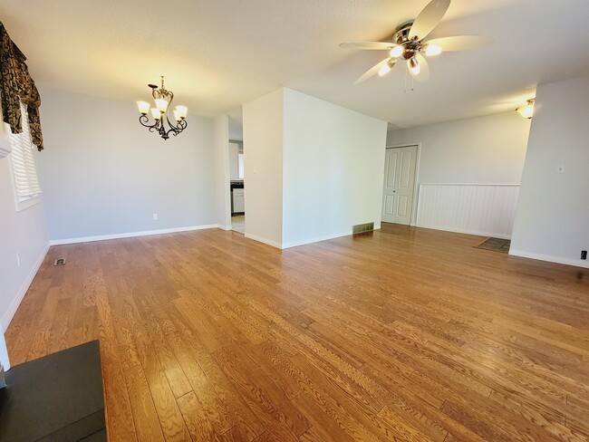 Photo - 12203-12149 149 Ave NW