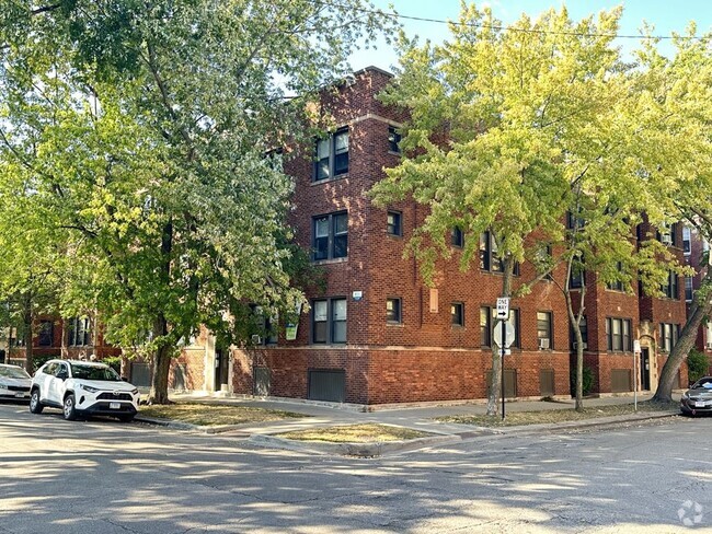 Building Photo - 3604 W Sunnyside Ave Unit 4 Rental