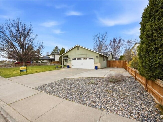 Photo - 2321 Hummingbird Ln