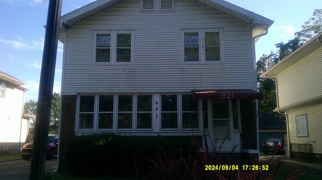 Photo - 921 W 8th St Unit B