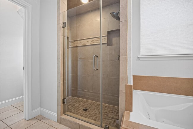 Photo - 10310 Chevy Chase Dr