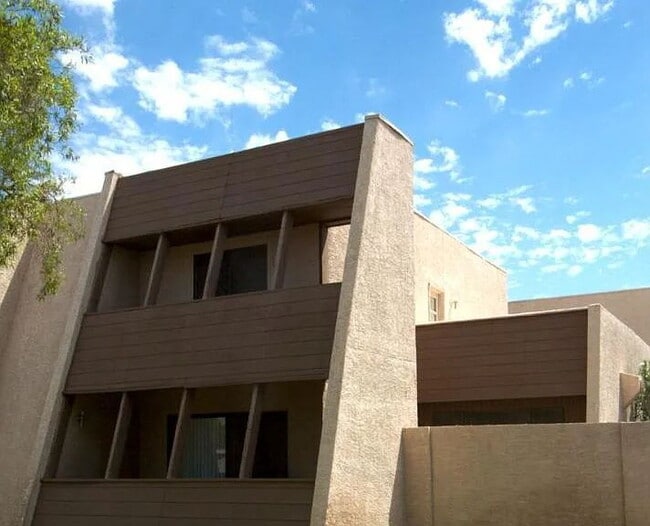 Building Photo - 2/2 townhome 1.3 miles from ASU Campus!