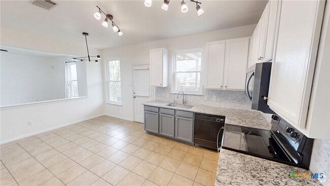 Building Photo - 6213 Bridgewood Dr Rental