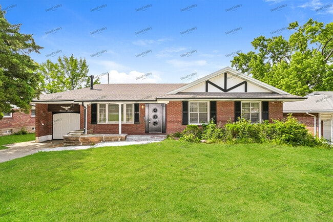 Building Photo - 1112 Bluegrass Dr