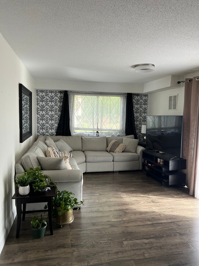 Living room furnished - 4 Greenbriar Dr Condo Unit 4-202