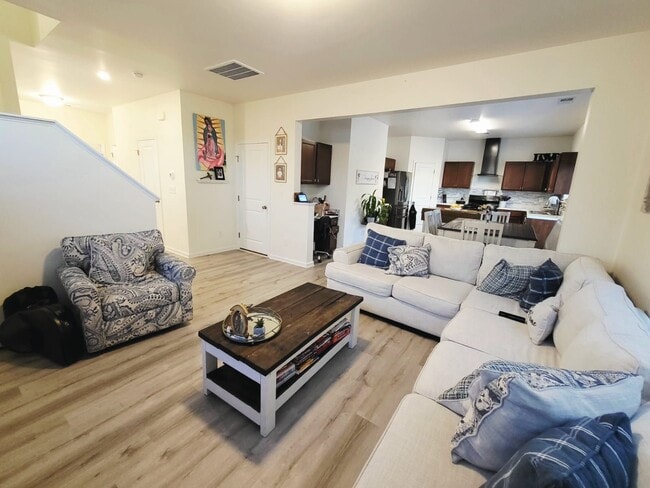 Photo - 366 Crandon Rd