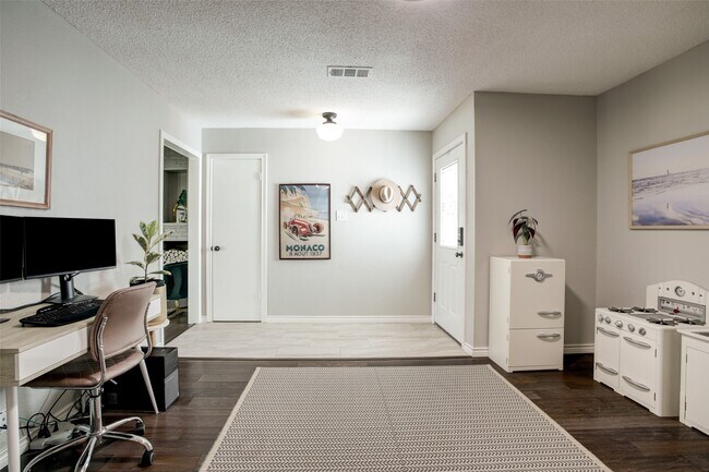 Photo - 1034 Montour Dr