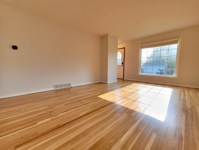 Photo - 1111 1st Ave SE