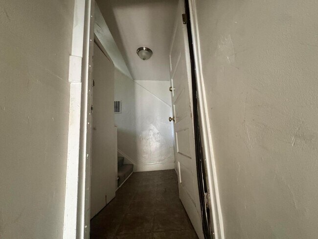 Building Photo - 2032 N 4th St Unit C Rental