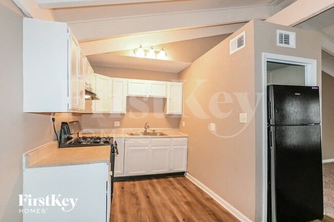 Photo - 979 Dawnview Dr