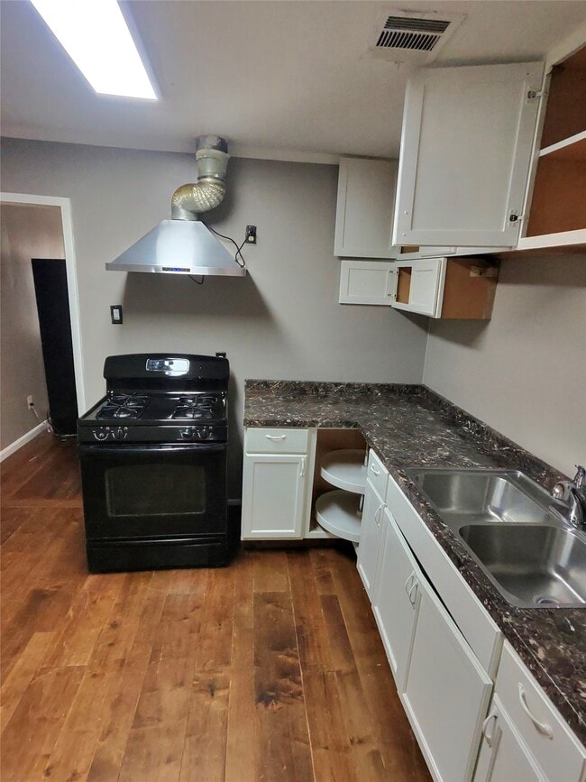 Photo - 10614 Chadwick St