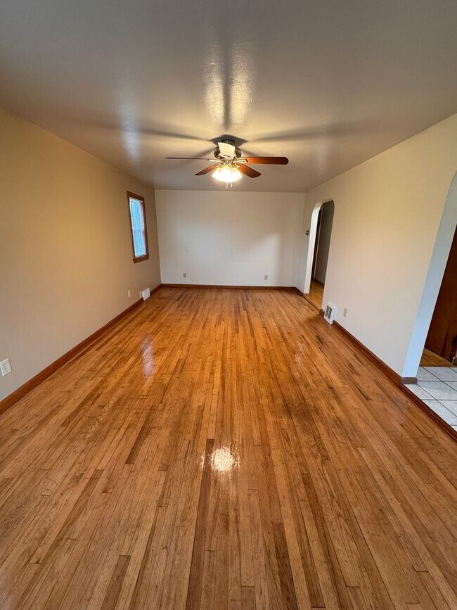 Photo - 285 E Howard St