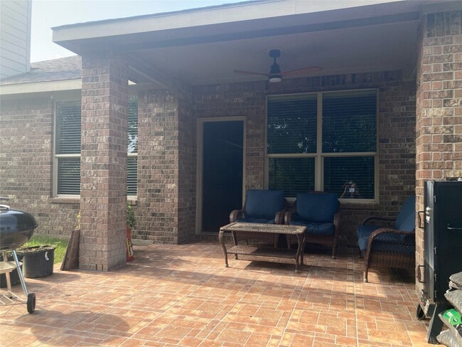 Photo - 110 N Hawkhurst Cir