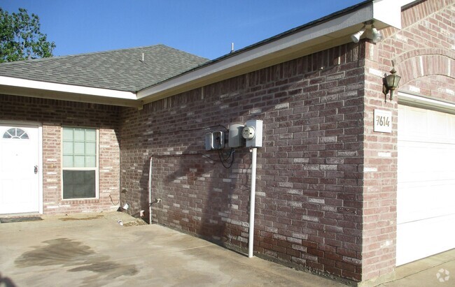 Building Photo - 7614 Novella Dr Rental