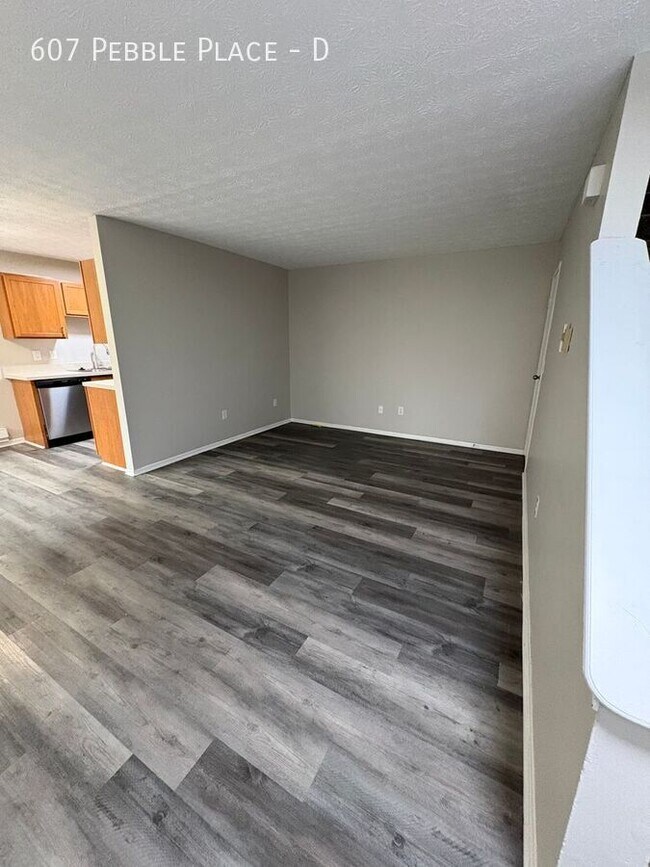 Photo - 607 Pebble Pl Dr Unidad D