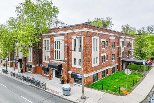 Photo - 320-342 Avenue Road