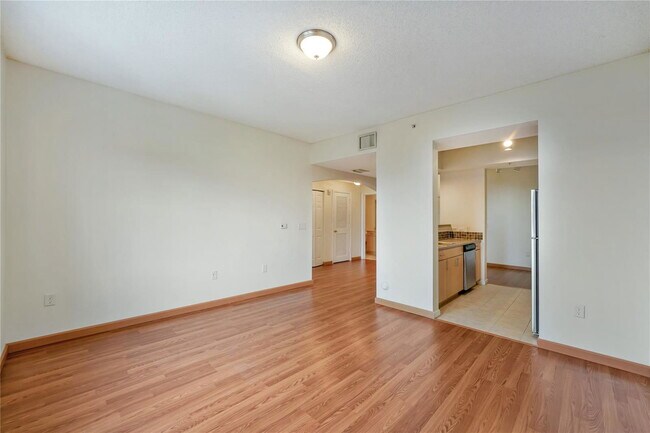 Photo - 533 NE 3rd Ave Unidad 506 Rental