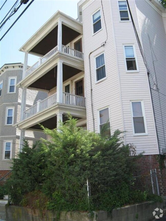 Building Photo - 7 Belknap St Unit #3 Rental