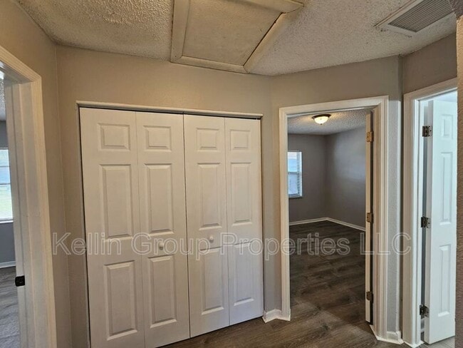 Photo - 1041 N Brunnell Pkwy