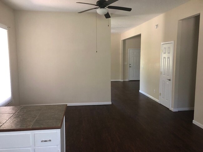 Photo - 701 Francis St W