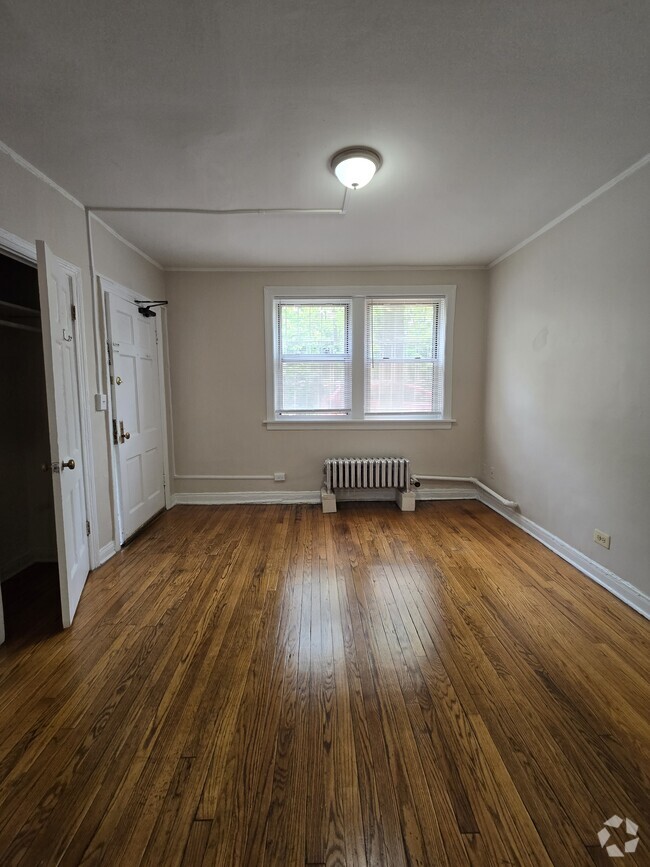 Building Photo - 6910 N Ravenswood Ave Unit 1 Rental
