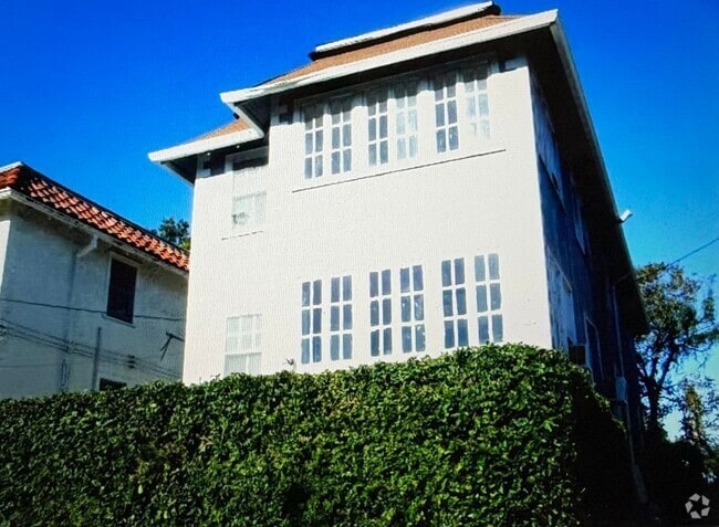Building Photo - 2028 Broadway St Rental