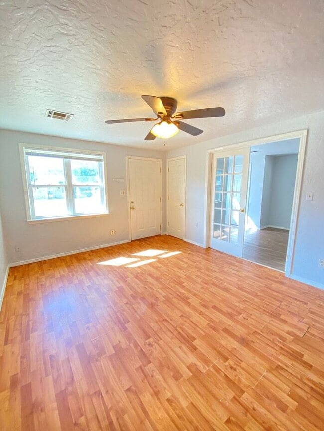 Photo - 2 bed 1 bath plus BONUS ROOM in Del City