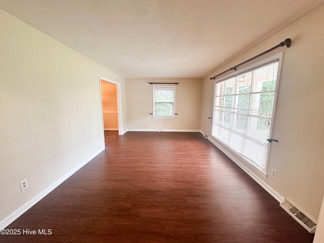Photo - 421 Windward Dr