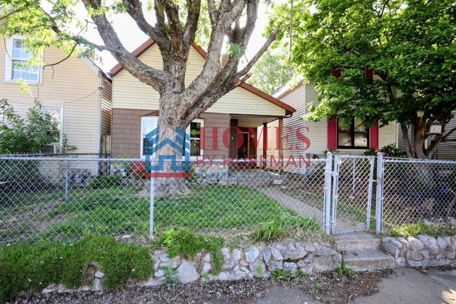 Building Photo - Three Bedroom House | Two Bathrooms