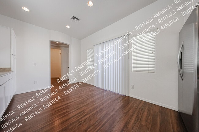 Photo - 4714 E Laurel Ave