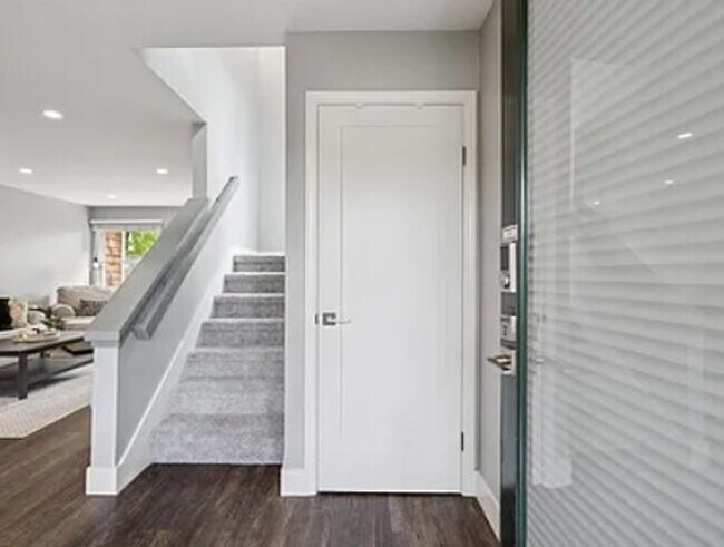 Photo - 641 Centre Ct