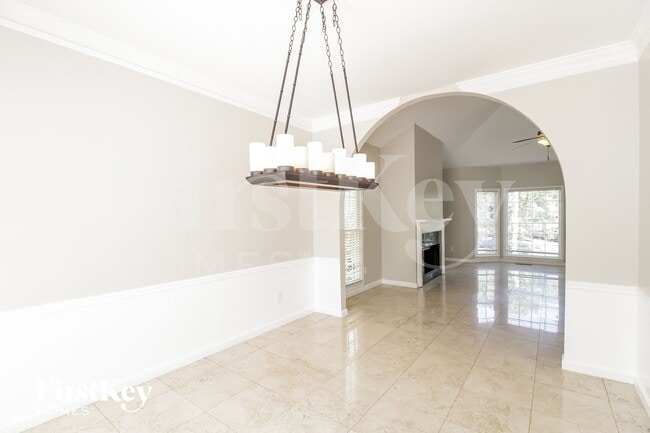 Photo - 224 Tennis Ct Ln