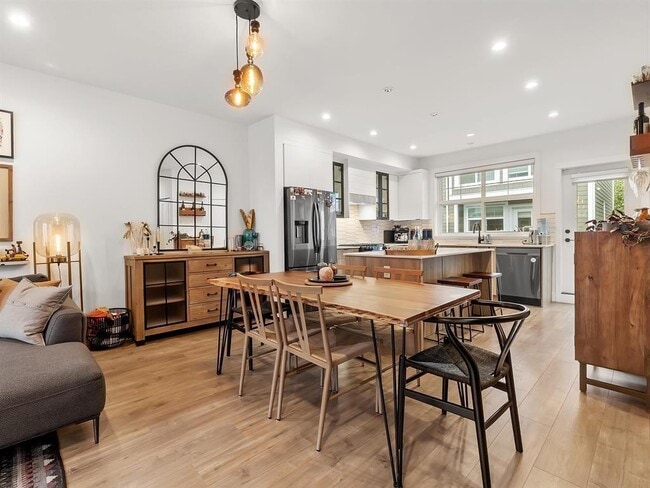 Photo - 145641 Winter Crescent