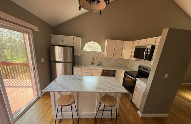 Building Photo - Single Family