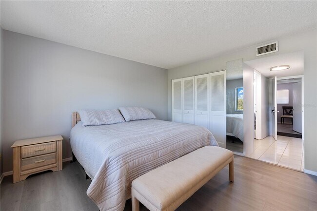 Photo - 1540 Glen Oaks Dr E Unidad B326