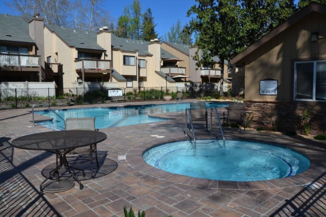 This beautifully maintained upstairs unit ... - This beautifully maintained upstairs unit ... House