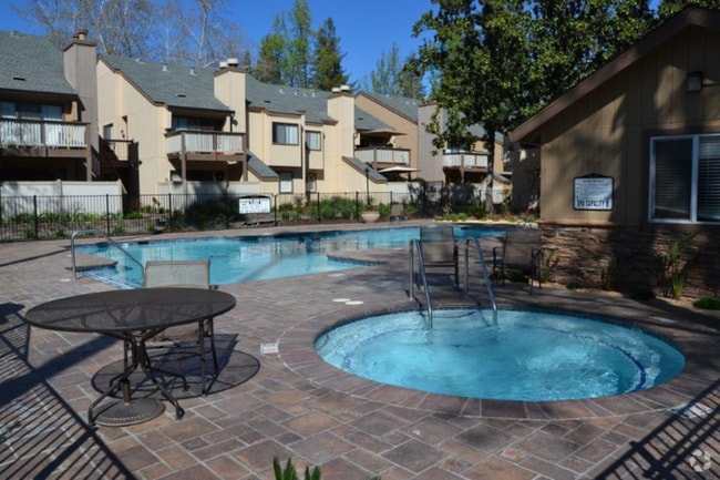 Building Photo - This beautifully maintained upstairs unit ... Rental