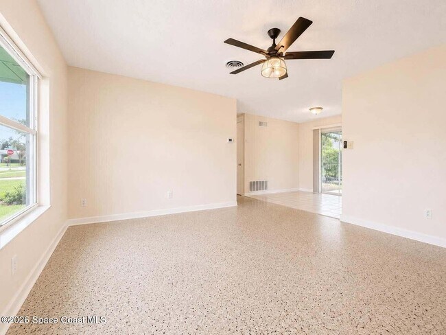 Photo - 2028 Rollins Dr