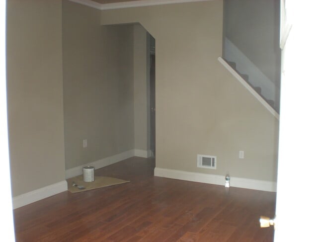 lIVING ROOM - 208 Kearsarge St