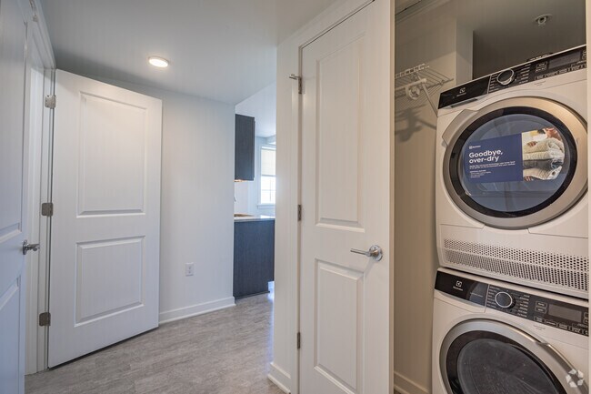 The Taylor- Studio - The 1805