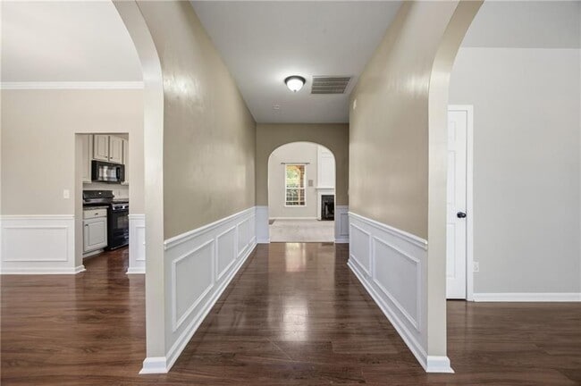 Photo - 1650 Huntcrest Way SW