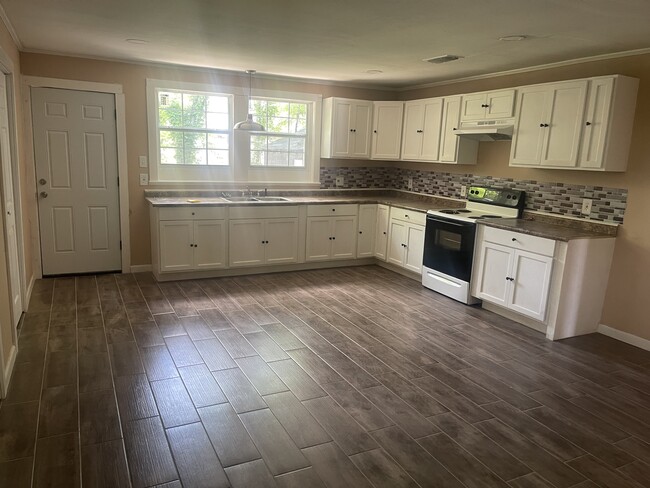 Photo - 5165 Washington Ave