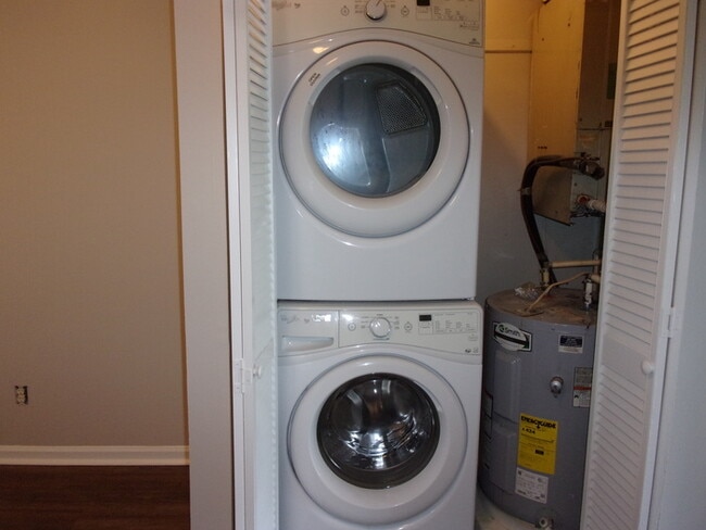Photo - 2 Bedroom 1 1/2 Bath Townhome - Recently Updated and Freshly Painted