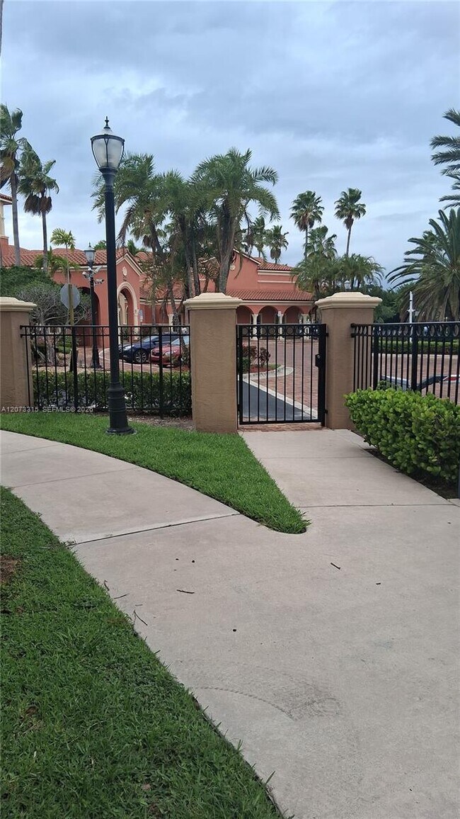 Building Photo - 4600 SW 160th Ave Unit 627