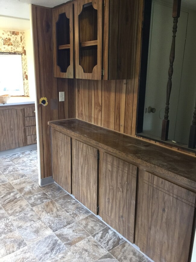 Photo - 1077 W Axton Rd