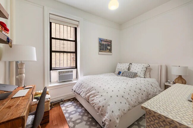 Photo - 135 W 16th St Unit 14-11