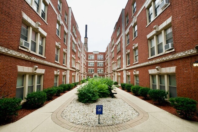 Building Photo - 450 W Surf St Unit 2