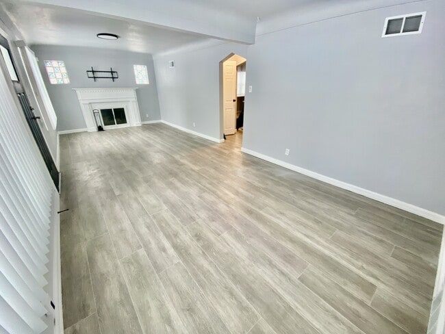 Photo - 2429 Mary Ave