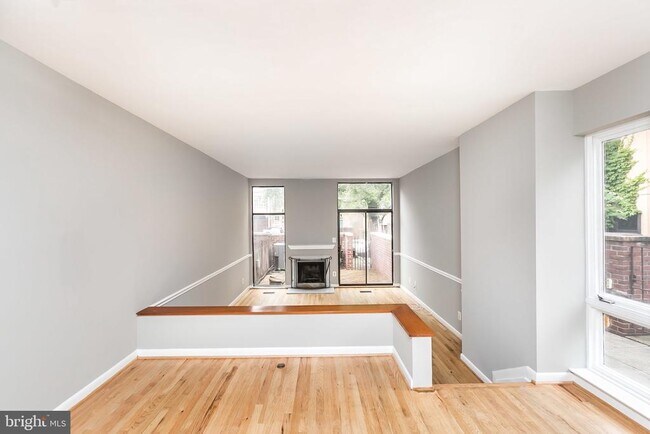 Photo - 17 W Hill St