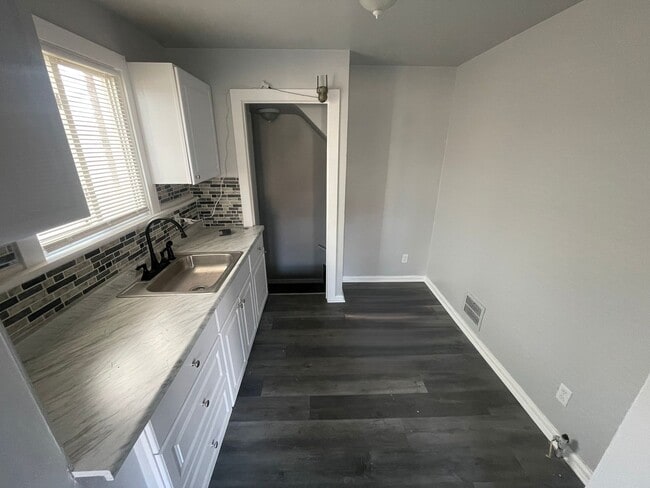 Photo - 13681 Castleton St